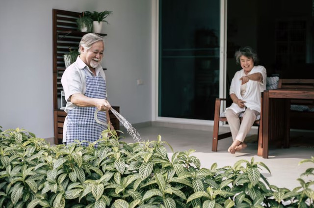 Về gi&agrave;, t&ocirc;i nhận ra điều đ&aacute;ng sợ nhất kh&ocirc;ng phải ngh&egrave;o m&agrave; l&agrave; kh&ocirc;ng c&ograve;n nơi thuộc về m&igrave;nh - Ảnh 1.