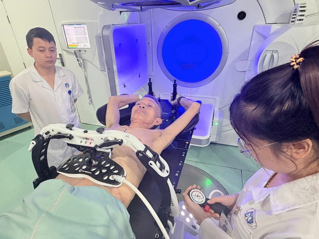 Người bệnh ung thư trực tr&agrave;ng di căn phổi - Ảnh 1.