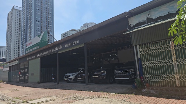 Hà Nội: Nhiều lần bị phản ánh, các gara trên đất dự án Khu đô thị Nam Trung Yên Núp vẫn 'bình chân như vại' - Ảnh 4. Hà Nội: Nhiều lần bị phản ánh, các gara trên đất dự án Khu đô thị Nam Trung Yên Núp vẫn 'bình chân như vại' - Ảnh 4.