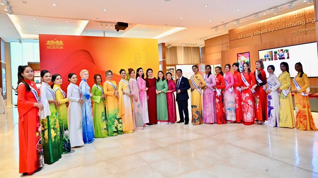Hoa hậu Phan Kim Oanh và dàn người đẹp quốc tế tìm hiểu lịch sử, văn hóa Việt Nam - Ảnh 5.