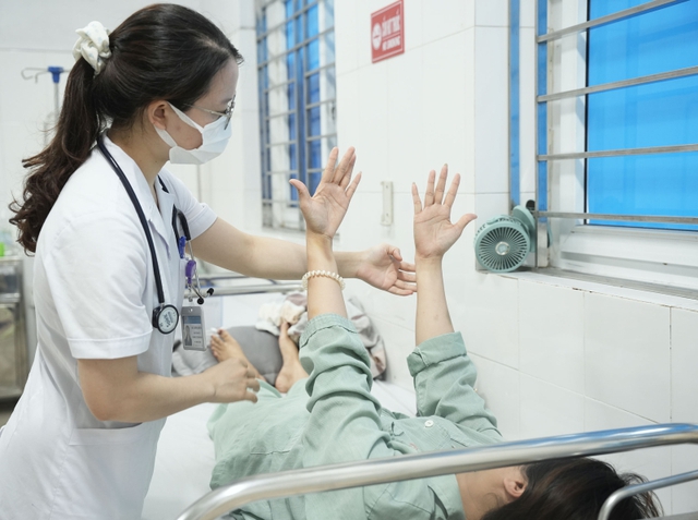 C&ocirc; g&aacute;i 27 tuổi đang khỏe mạnh bất ngờ đột quỵ: B&aacute;c sĩ cảnh b&aacute;o dấu hiệu dễ nhầm với rối loạn tiền đ&igrave;nh - Ảnh 1.