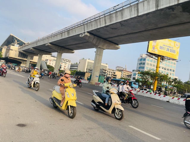 Miền Bắc đ&oacute;n 'mưa v&agrave;ng' giải nhiệt, H&agrave; Nội c&oacute; giảm nhiệt trong đợt nắng n&oacute;ng như thi&ecirc;u đốt - Ảnh 1.