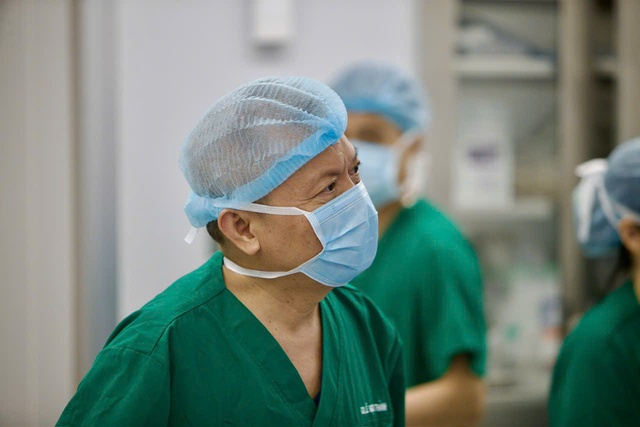 Phẫu thuật nội soi to&agrave;n bộ kh&ocirc;ng cần cưa xương ức, c&ocirc; g&aacute;i 23 tuổi hồi phục sau chưa đầy 24 giờ - Ảnh 4.