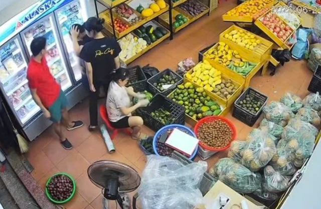 Đối tượng h&agrave;nh hung người phụ nữ 32 tuổi mang thai ở Bắc Ninh đ&atilde; ra C&ocirc;ng an tr&igrave;nh diện - Ảnh 2.
