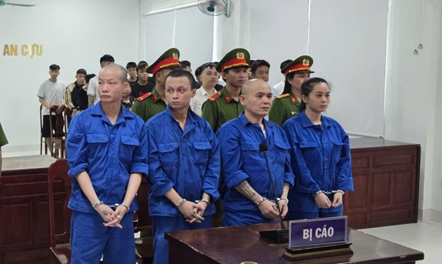 Mua b&aacute;n tr&aacute;i ph&eacute;p chất ma t&uacute;y, nh&oacute;m đối tượng lĩnh hơn 40 năm t&ugrave; - Ảnh 1.