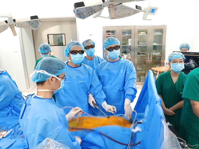 Phẫu thuật nội soi to&agrave;n bộ kh&ocirc;ng cần cưa xương ức, c&ocirc; g&aacute;i 23 tuổi hồi phục sau chưa đầy 24 giờ - Ảnh 2.