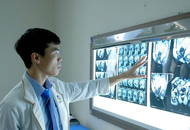 Người phụ nữ 58 tuổi &acirc;m thầm chịu đựng khối sa v&ugrave;ng k&iacute;n: Phụ nữ sau sinh c&oacute; dấu hiệu n&agrave;y cần kh&aacute;m sớm - Ảnh 1.