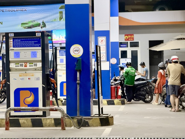Ch&iacute;nh phủ ban h&agrave;nh th&iacute; điểm một số ch&iacute;nh s&aacute;ch trong triển khai lộ tr&igrave;nh sử dụng xăng E10 - Ảnh 2.