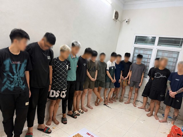 H&agrave; Nội bắt giữ 10 đối tượng g&acirc;y rối trật tự c&ocirc;ng cộng bằng hung kh&iacute; - Ảnh 1.