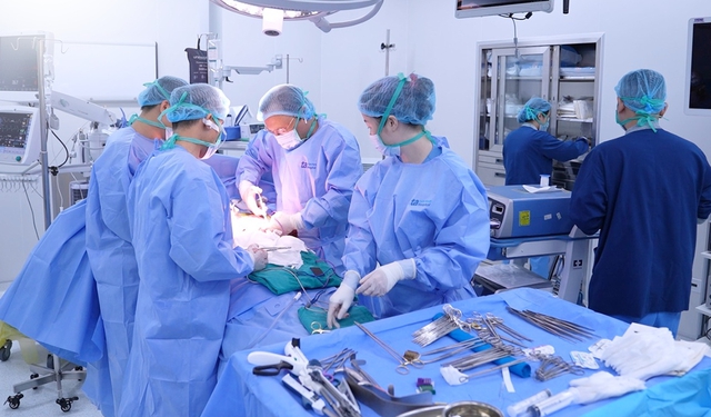 Ph&aacute;t hiện ung thư đại tr&agrave;ng giai đoạn III khi đ&atilde; mắc xơ gan v&igrave; th&oacute;i quen nhiều người Việt duy tr&igrave; - Ảnh 1.