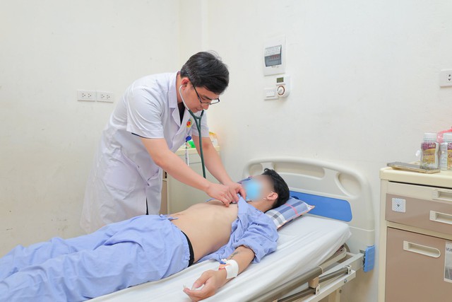 Nam thanh ni&ecirc;n 25 tuổi bị nhồi m&aacute;u cơ tim: Hồi chu&ocirc;ng cảnh b&aacute;o từ thuốc l&aacute; v&agrave; lối sống thiếu l&agrave;nh mạnh - Ảnh 2.