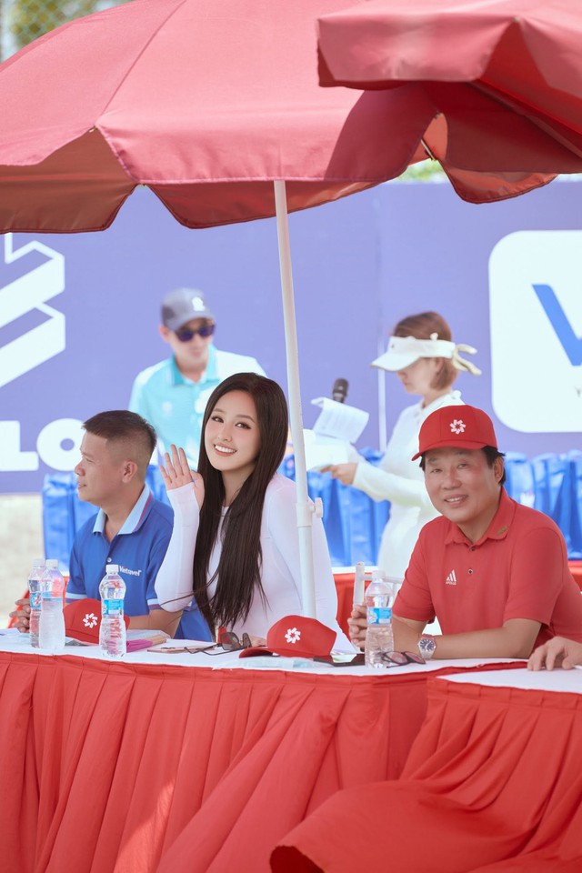 Mai Phương Th&uacute;y g&acirc;y ch&uacute; &yacute;, V&otilde; Hạ Tr&acirc;m tổ chức sinh nhật c&ugrave;ng chồng - Ảnh 4.