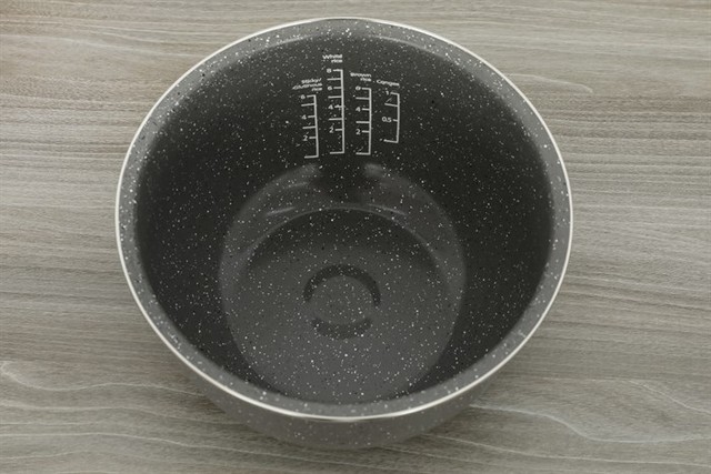 Mẹo khắc phục t&igrave;nh trạng nồi cơm cao tần nấu cơm nhanh thiu tại nh&agrave; - Ảnh 1.
