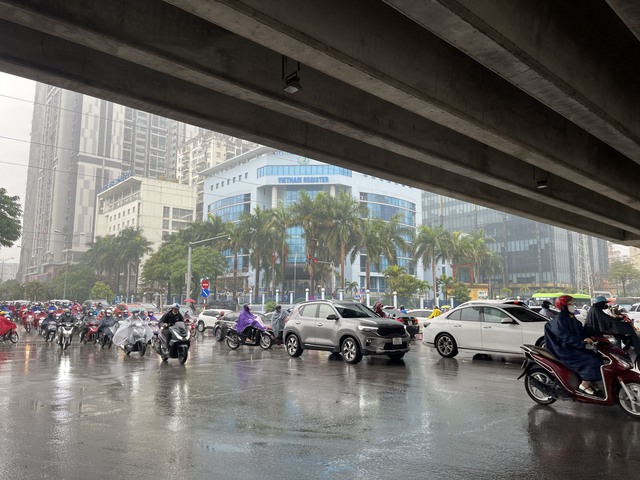 Mưa lớn ở Bắc Bộ c&ograve;n k&eacute;o d&agrave;i đến bao giờ? - Ảnh 1.