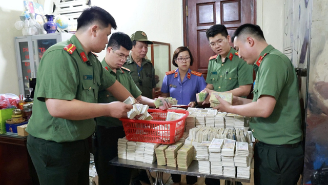 C&aacute;i gi&aacute; phải trả cho 3 đối tượng lợi dụng chức vụ chiếm đoạt h&agrave;ng tỷ đồng tiền c&ocirc;ng đức ở đền Kỳ C&ugrave;ng - Ảnh 2.