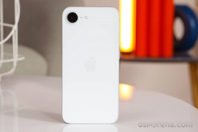 IPhone mới rẻ nhất Việt Nam 2026 gi&aacute; chỉ từ 11 , 5 triệu đồng - Ảnh 4.