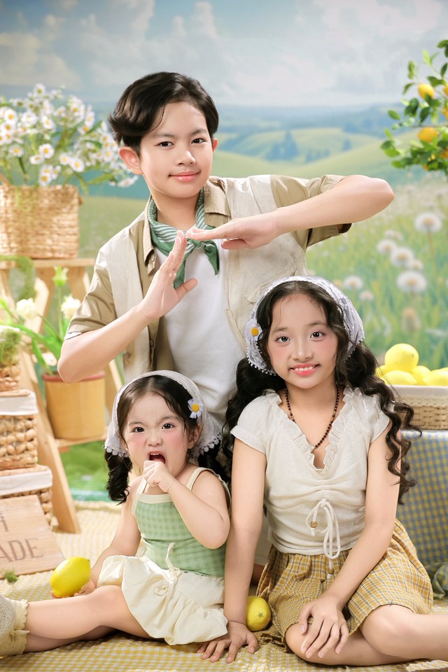 3 con đẹp như tranh vẽ của nh&agrave; Kh&aacute;nh Thi - Phan Hiển - Ảnh 4.