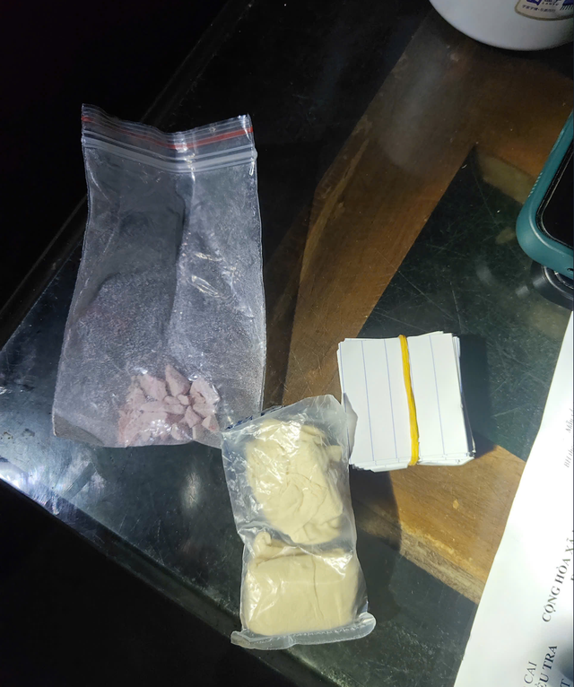 B&oacute;c gỡ mắt x&iacute;ch mua b&aacute;n heroin tại L&agrave;o Cai từ một vụ bắt quả tang - Ảnh 2.
