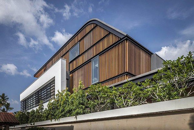Mẹo chống n&oacute;ng cho nh&agrave; hướng T&acirc;y như &ldquo;l&ograve; nung&rdquo; giữa m&ugrave;a h&egrave; vừa tiết kiệm điện - Ảnh 1.
