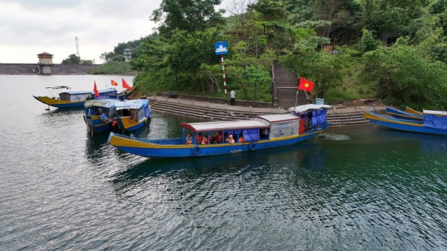 V&igrave; sao hoạt động du lịch trong phạm vi bảo vệ c&ocirc;ng tr&igrave;nh Hồ Truồi ở Huế bị đề nghị tạm dừng? - Ảnh 1.