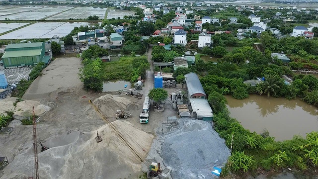 Bến b&atilde;i vật liệu x&acirc;y dựng kh&ocirc;ng ph&eacute;p tại x&atilde; Thư Vũ: Bất cập v&agrave; nguy cơ an to&agrave;n giao th&ocirc;ng - Ảnh 2.