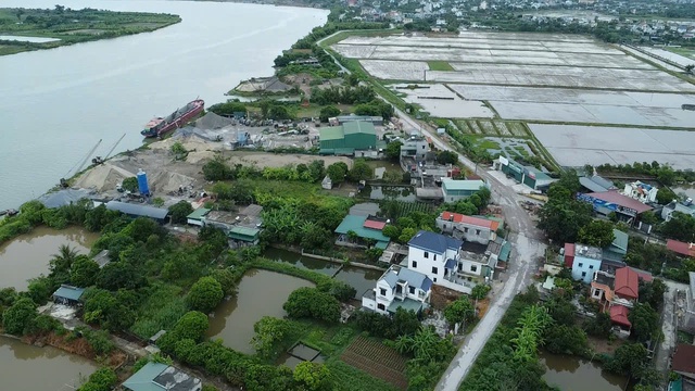 Bến b&atilde;i vật liệu x&acirc;y dựng kh&ocirc;ng ph&eacute;p tại x&atilde; Thư Vũ: Bất cập v&agrave; nguy cơ an to&agrave;n giao th&ocirc;ng - Ảnh 4.