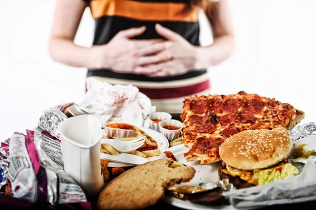 Bật m&iacute; những m&oacute;n ăn đ&ecirc;m "cứu đ&oacute;i" cực tốt cho người hay thức khuya m&agrave; kh&ocirc;ng lo nặng bụng - Ảnh 1.