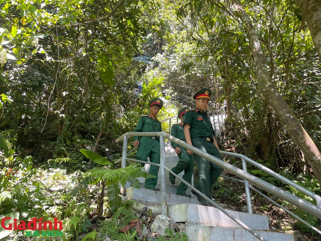 Hang đ&aacute; tr&ecirc;n v&aacute;ch n&uacute;i, nơi những chiến sĩ th&ocirc;ng tin m&atilde;i m&atilde;i với tuổi xu&acirc;n - Ảnh 13.