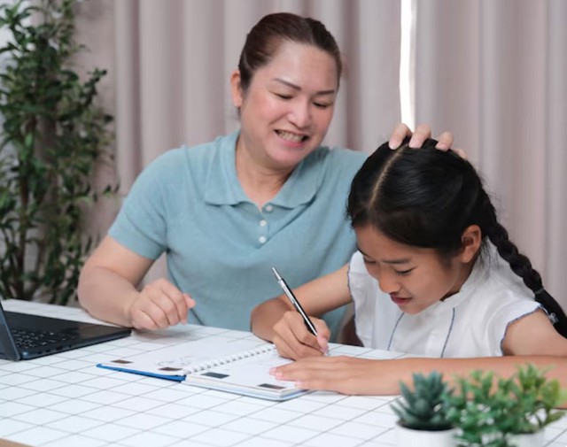 Chuy&ecirc;n gia gi&aacute;o dục chỉ ra điều cha mẹ cần ngừng l&agrave;m sau khi con bước qua 6 tuổi - Ảnh 2.