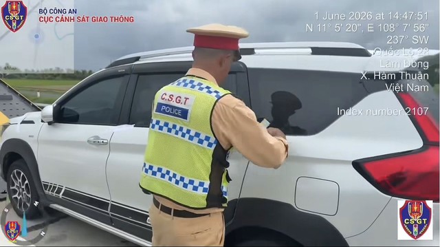 Vi phạm h&agrave;ng loạt lỗi khi lưu th&ocirc;ng tr&ecirc;n cao tốc, l&aacute;i xe v&agrave; chủ xe bị xử phạt 88,5 triệu đồng - Ảnh 1.