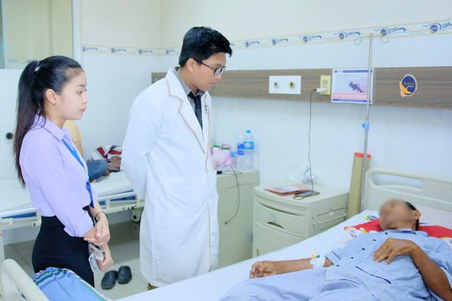 Nắng n&oacute;ng, người đ&agrave;n &ocirc;ng suy thận nặng v&igrave; 1 th&oacute;i quen nhiều người Việt mắc phải - Ảnh 1.