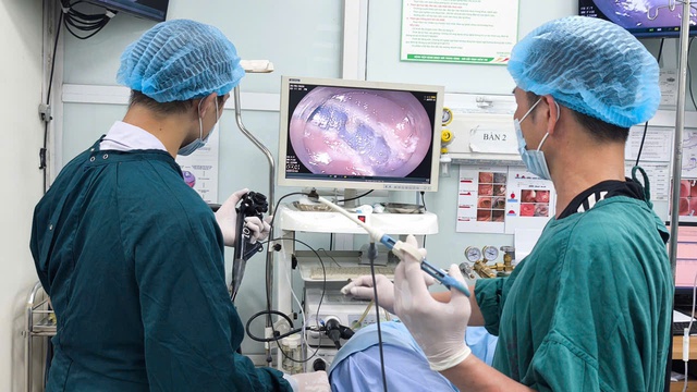 Mệt mỏi, sụt c&acirc;n sau thời gian d&agrave;i t&aacute;o b&oacute;n, người phụ nữ 48 tuổi nhận kết quả kh&ocirc;ng ngờ  - Ảnh 1.