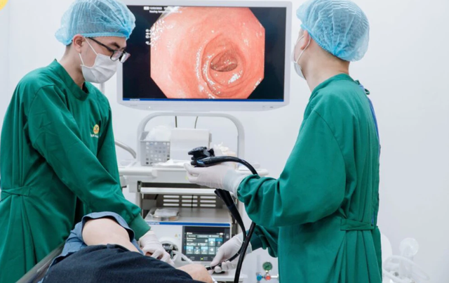 C&ocirc; g&aacute;i 23 tuổi ph&aacute;t hiện khối dị vật lớn trong dạ d&agrave;y, nguy&ecirc;n nh&acirc;n từ sai lầm nhiều người mắc khi ăn - Ảnh 1.
