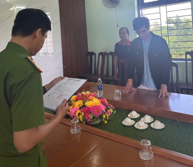 Bắt đối tượng giả nữ sinh giăng bẫy t&igrave;nh y&ecirc;u tr&ecirc;n mạng, chiếm đoạt của gần 1,6 tỷ đồng - Ảnh 1.