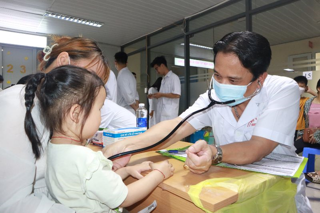 Nhóm người này được quỹ bảo hiểm y tế chi trả 100% chi phí khám chữa bệnh theo quy định mới nhất - Ảnh 1. Nhóm người này được quỹ bảo hiểm y tế chi trả 100% chi phí khám chữa bệnh theo quy định mới nhất - Ảnh 1.