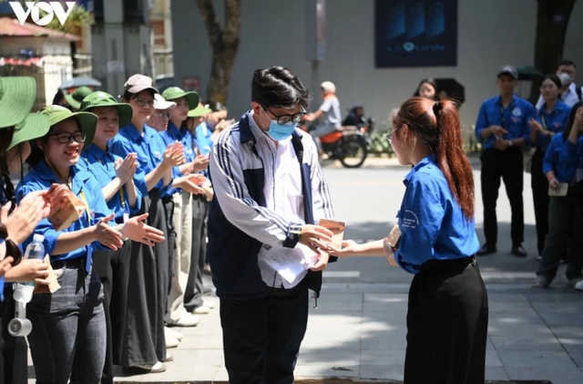 Tin sáng 8/6: Thời tiết toàn quốc trong 3 ngày thi tốt nghiệp THPT 2026 ra sao?; Cách xác thực thuê bao chính chủ để điện thoại không bị khóa sau ngày 15/6 - Ảnh 1. Tin sáng 8/6: Thời tiết toàn quốc trong 3 ngày thi tốt nghiệp THPT 2026 ra sao?; Cách xác thực thuê bao chính chủ để điện thoại không bị khóa sau ngày 15/6 - Ảnh 1.