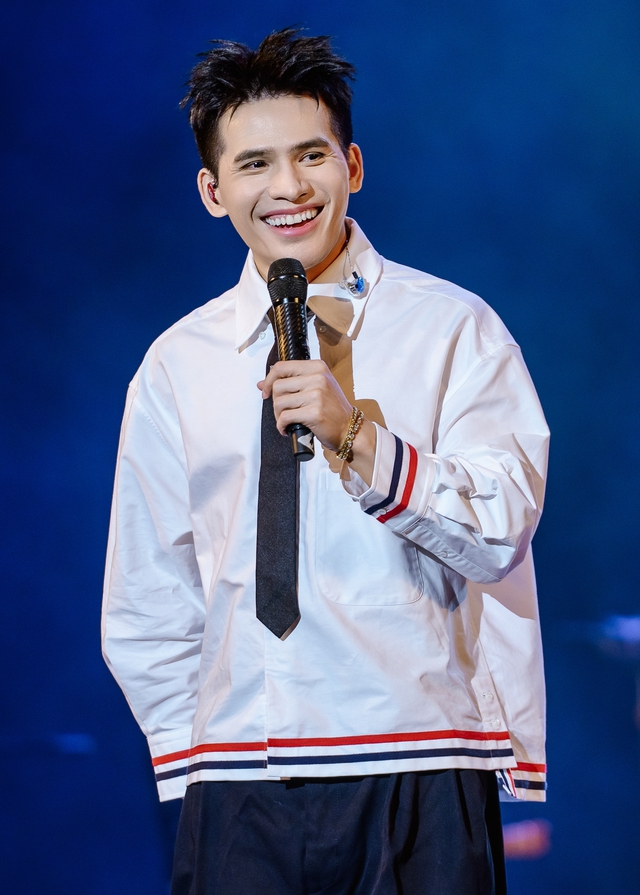 Quốc Thiên: Không cần ồn ào vẫn giữ được chỗ đứng bằng những bản tình ca tử tế - Ảnh 3.