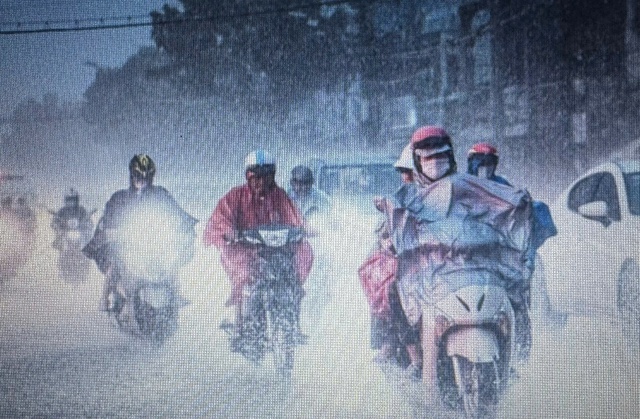 H&agrave; Nội v&agrave; nhiều khu vực Bắc Bộ từ chiều tối c&oacute; khả năng xuất hiện mưa r&agrave;o v&agrave; d&ocirc;ng - Ảnh 1.