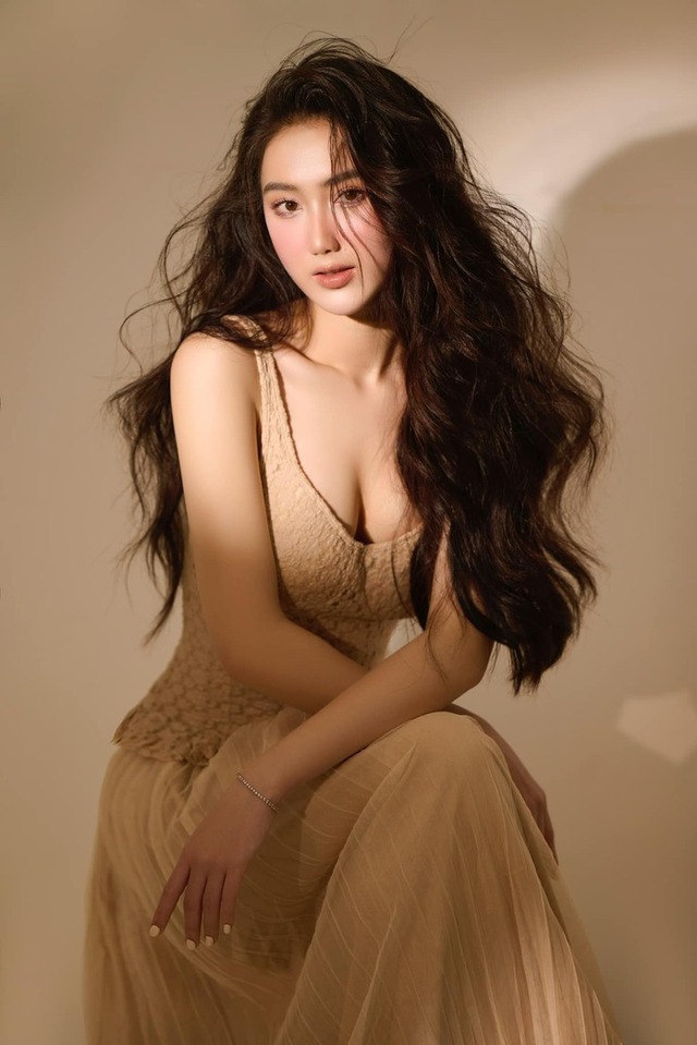 Diễn vi&ecirc;n L&ecirc; Trần Thanh T&acirc;m vai ' tiểu tam ' g&acirc;y tranh c&atilde;i trong phim Dưới &ocirc; cửa s&aacute;ng đ&egrave;n - Ảnh 1.