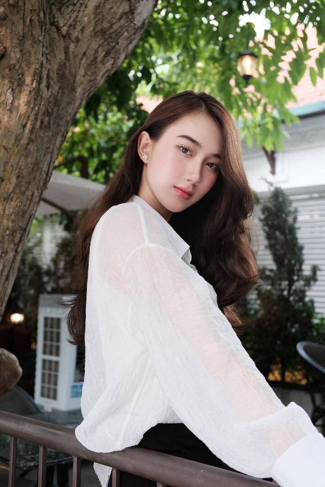 Diễn vi&ecirc;n L&ecirc; Trần Thanh T&acirc;m vai ' tiểu tam ' g&acirc;y tranh c&atilde;i trong phim Dưới &ocirc; cửa s&aacute;ng đ&egrave;n - Ảnh 2.