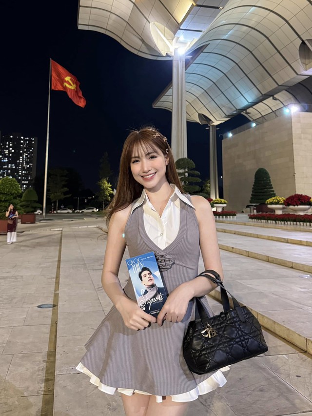 3 phong c&aacute;ch thời trang đời thường của H&ograve;a Minzygi&uacute;p k&eacute;o d&agrave;i ch&acirc;n cho người chiều cao khi&ecirc;m tốn - Ảnh 16.