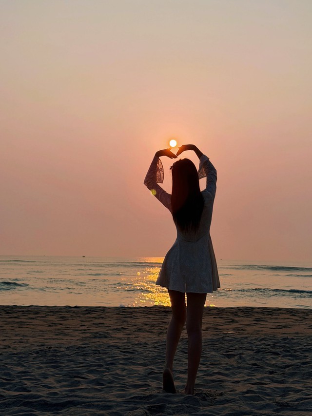 3 phong c&aacute;ch thời trang đời thường của H&ograve;a Minzygi&uacute;p k&eacute;o d&agrave;i ch&acirc;n cho người chiều cao khi&ecirc;m tốn - Ảnh 17.