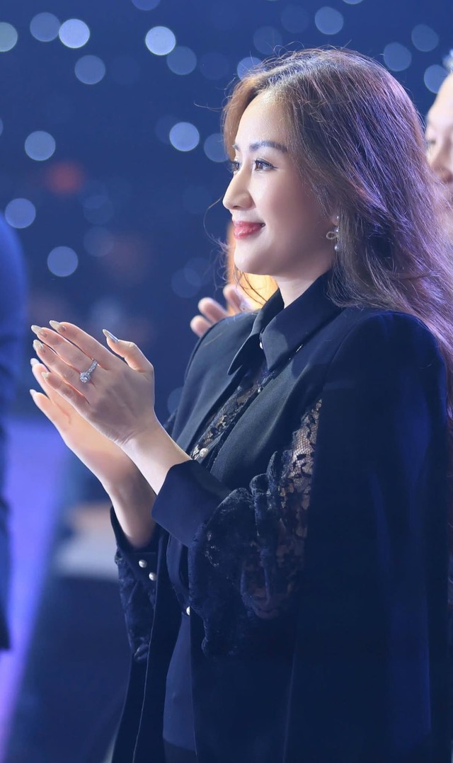Mỗi năm đầu tư hơn 8 tỷ đồng để tổ chức giải đấu dancesport, đời thực Kh&aacute;nh Thi gi&agrave;u ra sao? - Ảnh 2.
