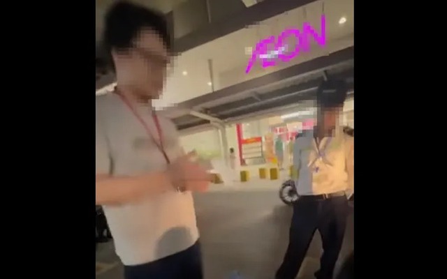 Phụ nữ tố cáo an ninh Aeon Mall Long Biên xúc phạm danh dự và ép buộc - Ảnh 1. Phụ nữ tố cáo an ninh Aeon Mall Long Biên xúc phạm danh dự và ép buộc - Ảnh 1.