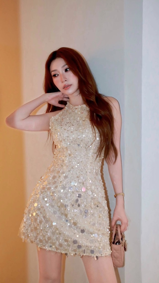 Khổng Tú Quỳnh tỏa sáng tại sự kiện thời trang , thu hút mọi ánh nhìn - Ảnh 1. Khổng Tú Quỳnh tỏa sáng tại sự kiện thời trang , thu hút mọi ánh nhìn - Ảnh 1.