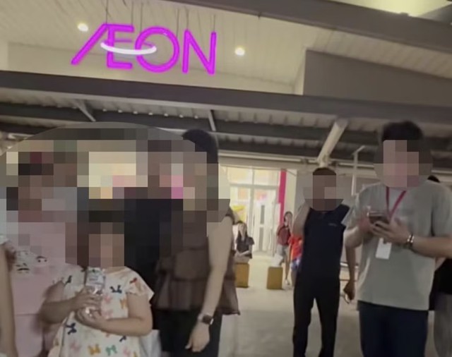 Th&ocirc;ng tin mới nhất vụ 2 thanh ni&ecirc;n "kh&aacute;m x&eacute;t" kh&aacute;ch h&agrave;ng ở Aeon Mall Long Bi&ecirc;n - Ảnh 2.