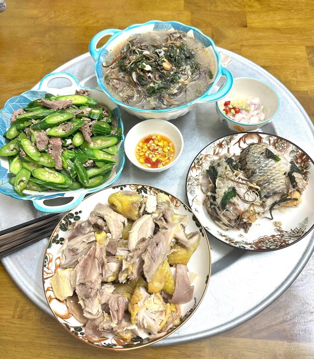6 Mâm cơm gia đình nấu vội sau giờ tan ca khiến bạn thán phục - Ảnh 1. 6 Mâm cơm gia đình nấu vội sau giờ tan ca khiến bạn thán phục - Ảnh 1.