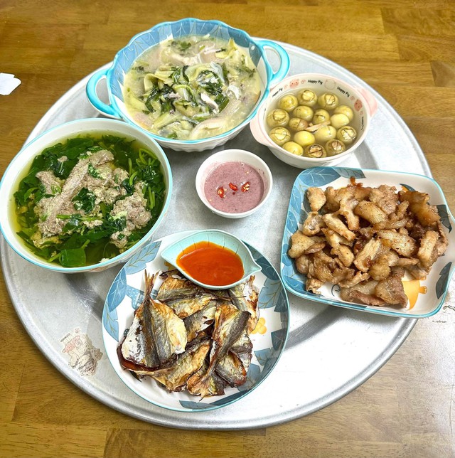 6 Mâm cơm gia đình nấu vội sau giờ tan ca khiến bạn thán phục - Ảnh 5. 6 Mâm cơm gia đình nấu vội sau giờ tan ca khiến bạn thán phục - Ảnh 5.