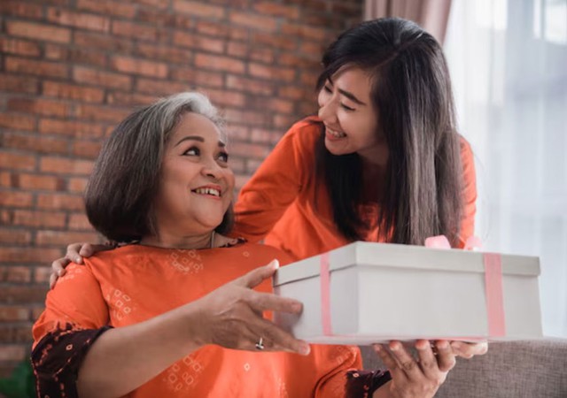 Đón mẹ chồng lên thành phố dưỡng già, đúng 30 ngày sau tôi phải đưa bà về quê gấp - Ảnh 1.