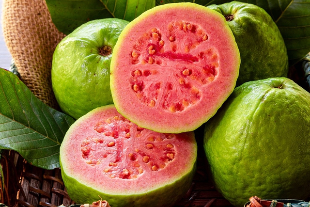 Đột quỵ cũng phải “sợ” loại quả này, vitamin C gấp 21 lần táo: Người Việt ăn nhiều mà ít biết - Ảnh 3. Đột quỵ cũng phải “sợ” loại quả này, vitamin C gấp 21 lần táo: Người Việt ăn nhiều mà ít biết - Ảnh 3.